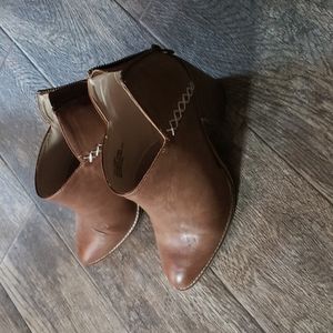 Vegan leather ankle boots with stacked leather heel size 10